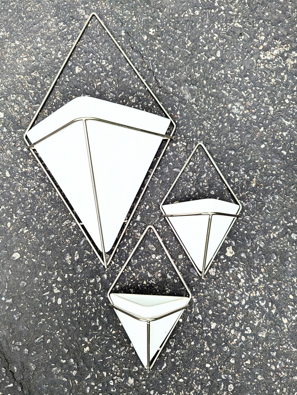 LIKE NEW! White Geometric Hanging Wall Planter Set - Modern Metal Frame
